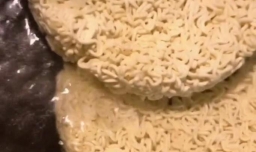 网红炒泡面的做法