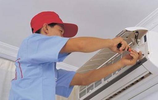 如何自己清理空调内机灰尘