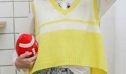 怎样搭配针织背心才好看