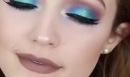 蓝色眼影的画法