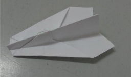 拐弯形纸飞机折纸方法