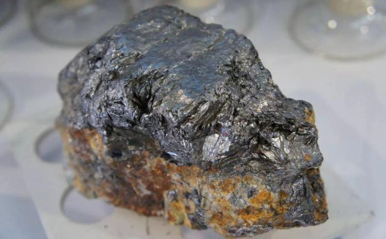 人们是如何开采利用和保护矿产资源的