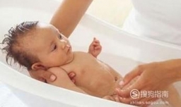 给新生的宝宝洗澡正确的方法