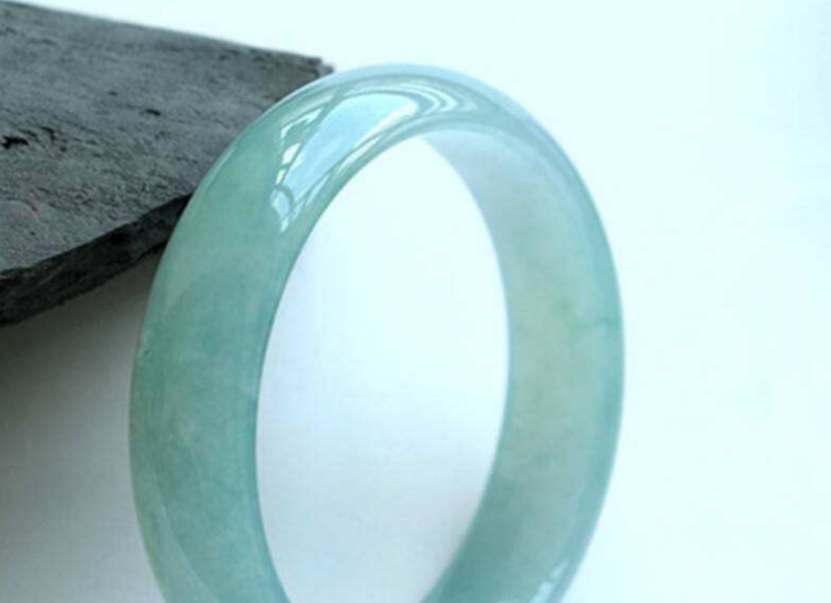 怎么鉴别玉镯子的好坏