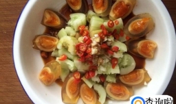 凉拌黄瓜皮蛋的家常做法