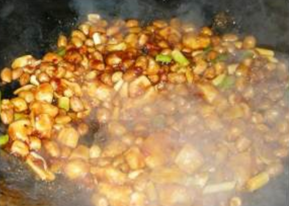 宫爆鸡丁的做法