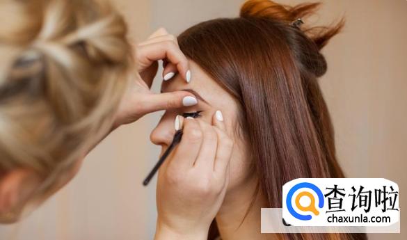 画眼线的小技巧