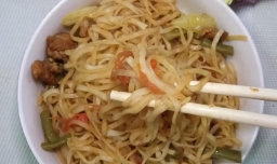 怎样做河南版豆角包菜肉卤面？