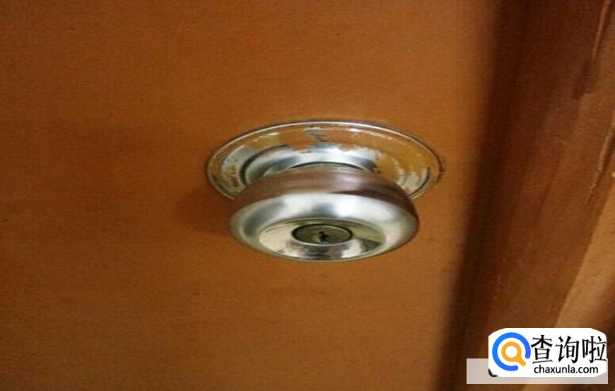 普通木门反锁了怎么开