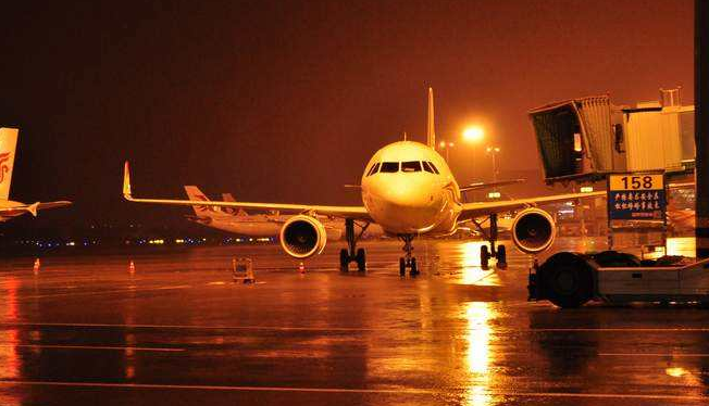 暴雨天气飞机能正常起飞吗