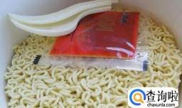 为什么方便面都要做成卷曲的形状？看完长见识了