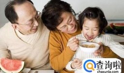 孩子被老人追着喂饭怎么办？如何让孩子乖乖吃饭