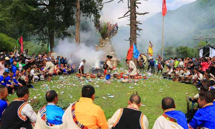 转山会是哪个族的节日