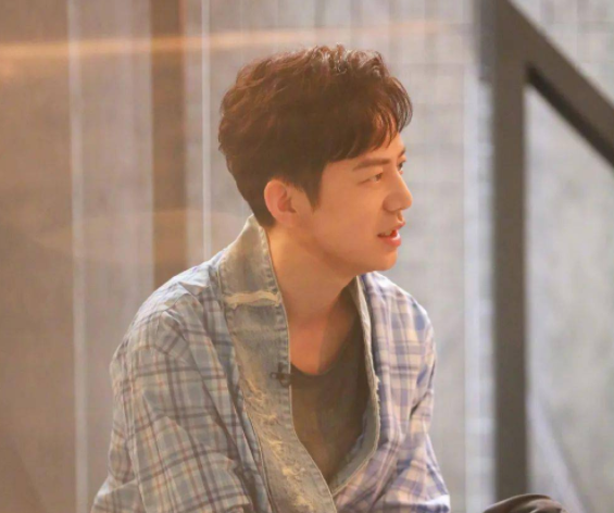 神采奕奕的意思是什么