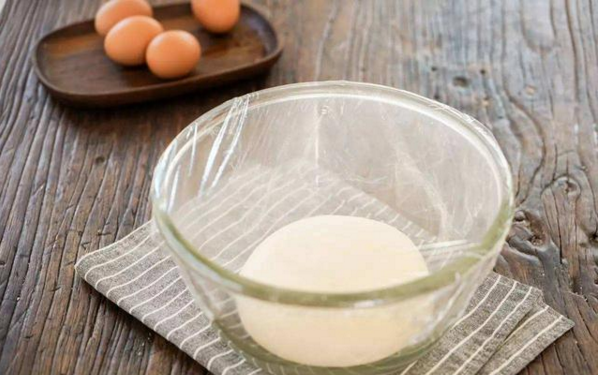 醒面时为什么要封上保鲜膜