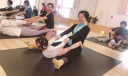 练习亲子瑜伽的好处有哪些