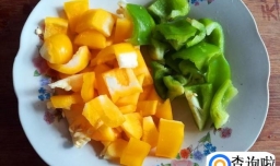 怎么做葱花爆炒黄绿椒好吃？