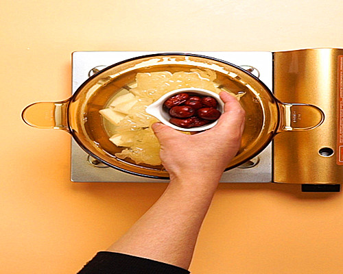 银耳雪梨汤的做法