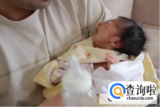 婴儿有各种饿的讯号