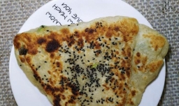 怎样做美味的烫面葱油饼？