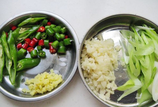 凉拌凤爪的做法