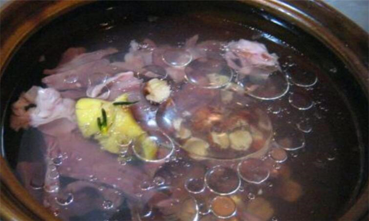 猪心炖莲子的功效