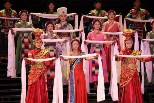 献哈达是哪个民族的礼节