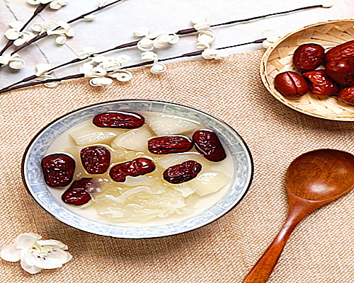 银耳雪梨汤的做法