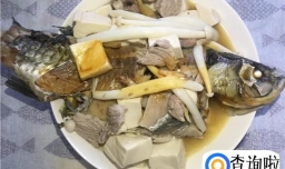 瘦肉海鲜菇鲫鱼汤的做法