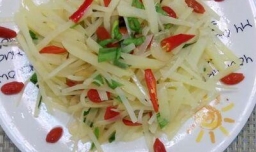 怎样做美味的枸杞酸辣土豆丝？