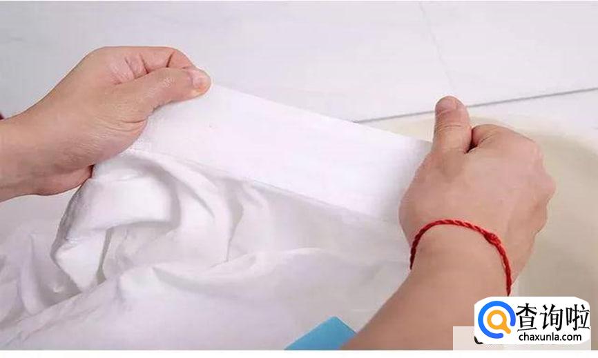 衣服腋下总会发黄怎么洗白