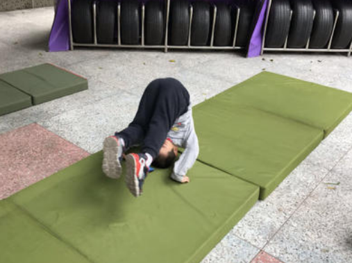 一个人如何练空翻