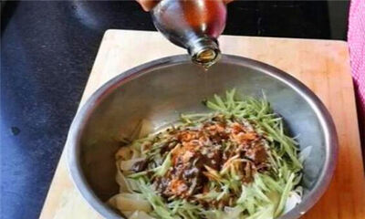 做凉皮放淀粉起什么作用