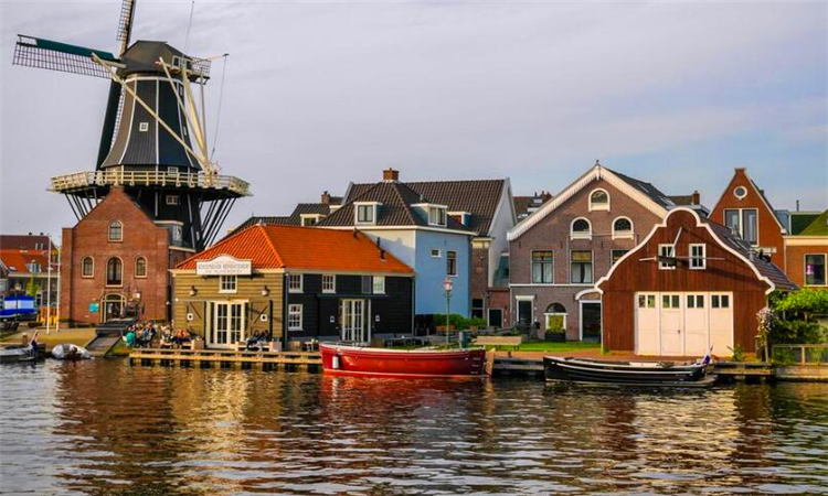 荷兰的首都是哪里