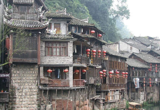 吊脚楼是哪个民族的