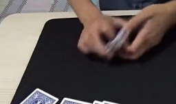 一学就会的纸牌魔术：变四张A