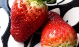 怎样做简易的草莓酸奶