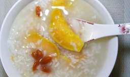 怎样做美味的红薯百合枸杞粥？