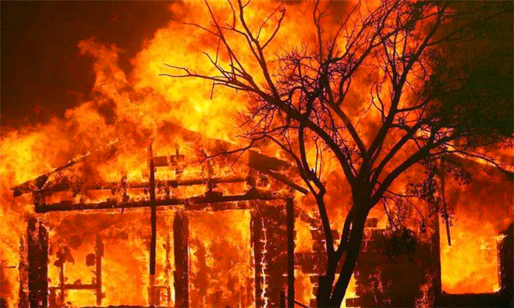 当遇到火灾时应迅速向什么逃离