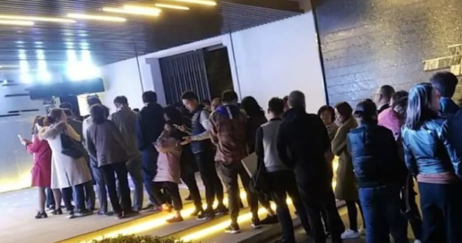 人声鼎沸的意思是什么