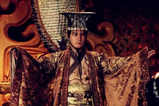 万岁一词是什么时候开始被皇帝所专用的 