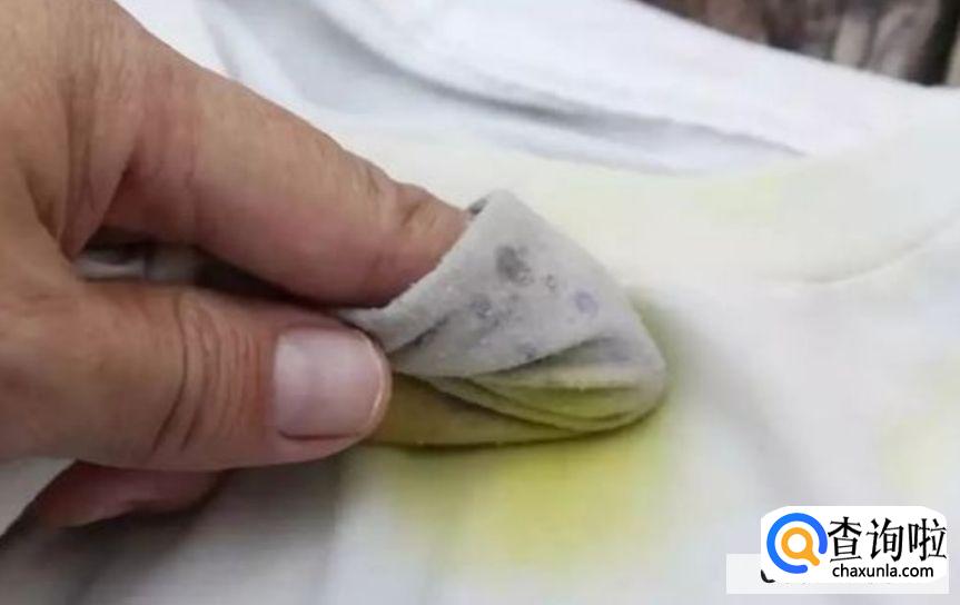 如何去除衣服或鞋子上的油漆