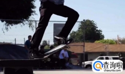 双翘滑板怎么刹车