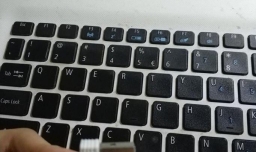 如何给电脑连接无线鼠标和键盘