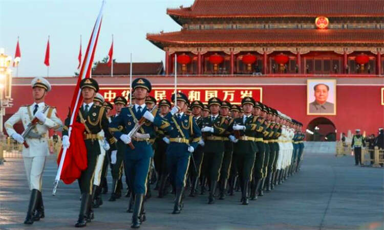 天安门多久升旗