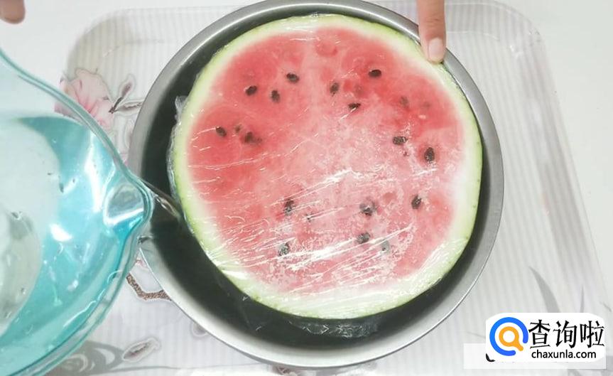 晚上切的西瓜吃不完怎么保存呢