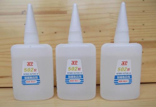 502胶水能粘塑料吗