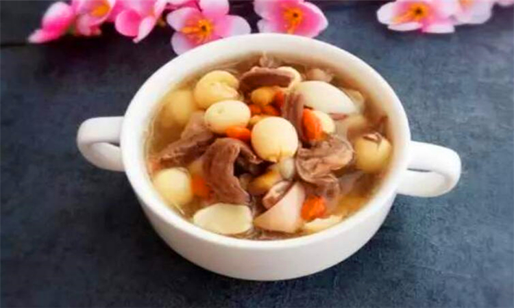 猪心炖莲子的功效