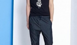 牛仔裤搭配什么上衣