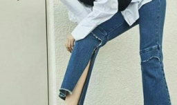 开叉喇叭裤配什么上衣鞋好看？